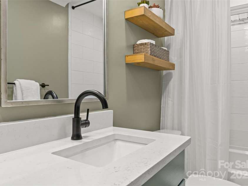 1713 Shamrock Drive, Charlotte, NC 28205.  MLS# CAR4265111, YatesRealty ID 23311. 