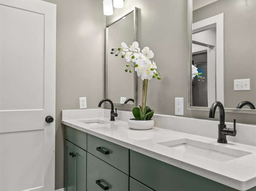 1713 Shamrock Drive, Charlotte, NC 28205.  MLS# CAR4265111, YatesRealty ID 23311. 