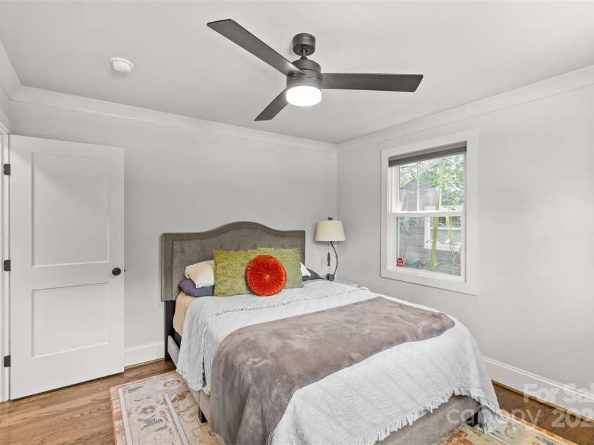 1713 Shamrock Drive, Charlotte, NC 28205.  MLS# CAR4265111, YatesRealty ID 23311. 
