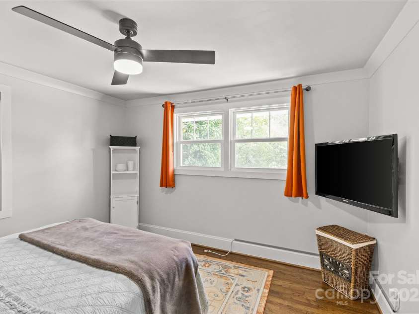 1713 Shamrock Drive, Charlotte, NC 28205.  MLS# CAR4265111, YatesRealty ID 23311. 