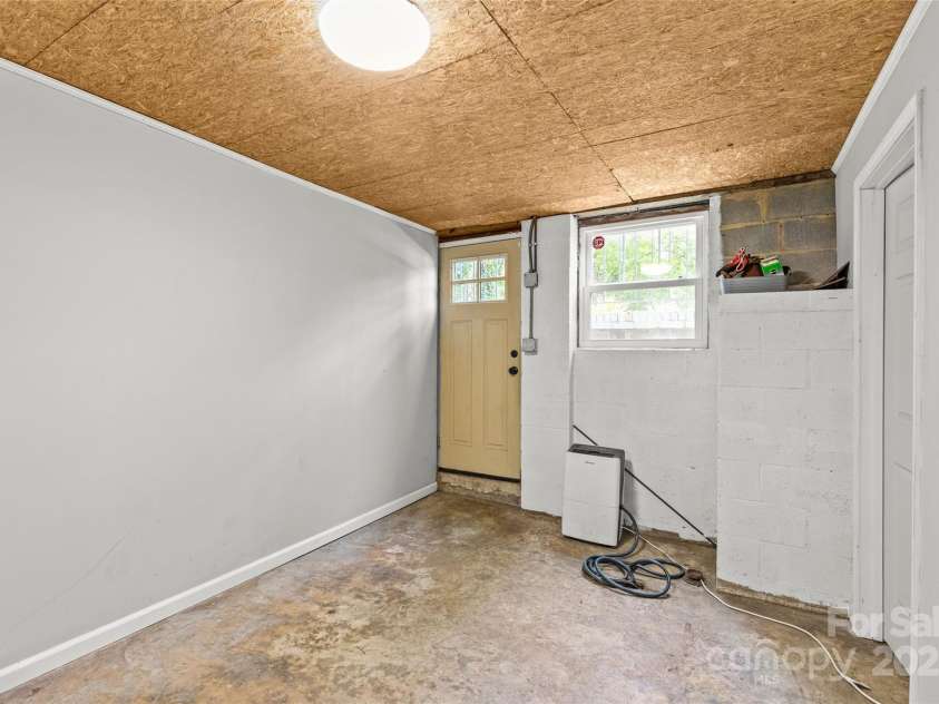 1713 Shamrock Drive, Charlotte, NC 28205.  MLS# CAR4265111, YatesRealty ID 23311. 