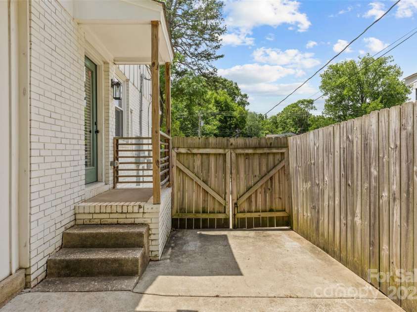 1713 Shamrock Drive, Charlotte, NC 28205.  MLS# CAR4265111, YatesRealty ID 23311. 