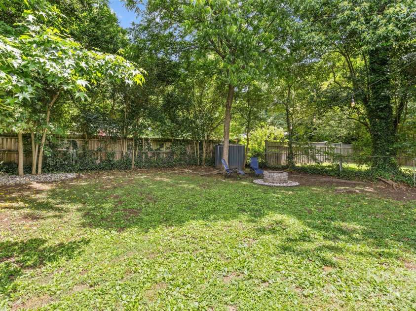 1713 Shamrock Drive, Charlotte, NC 28205.  MLS# CAR4265111, YatesRealty ID 23311. 