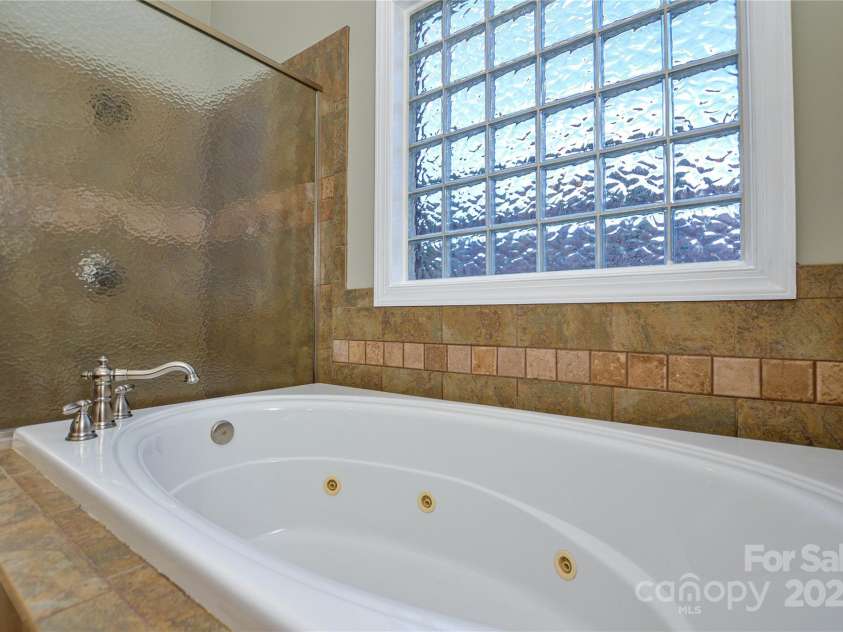 3640 Maple Brook Drive, Denver, NC 28037.  MLS# CAR4304880, YatesRealty ID 23311. 