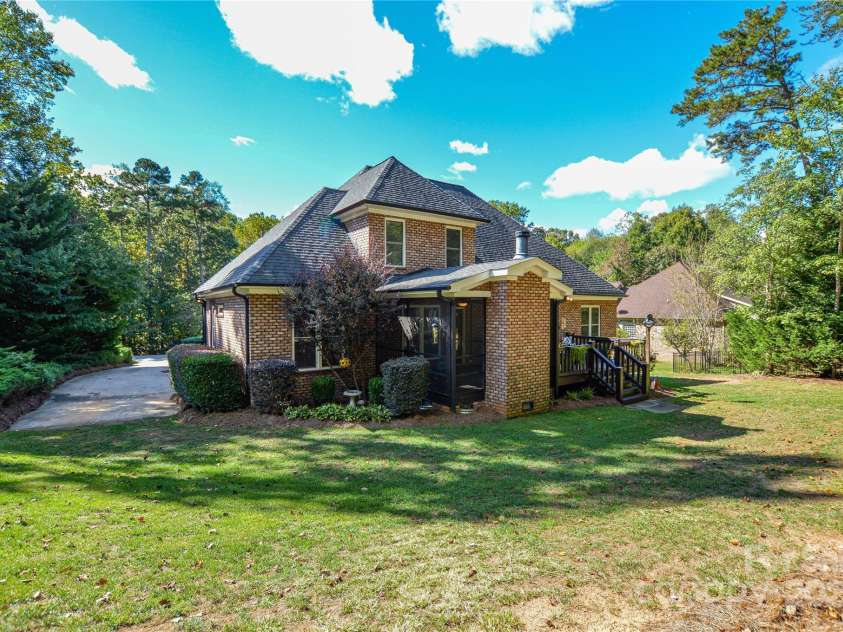 3640 Maple Brook Drive, Denver, NC 28037.  MLS# CAR4304880, YatesRealty ID 23311. 
