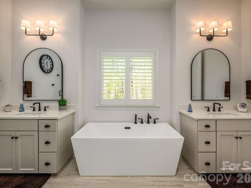 2411 Callaghan Court, Landis, NC 28088.  MLS# CAR4363172, YatesRealty ID 23312. Primary Bedroom Bath