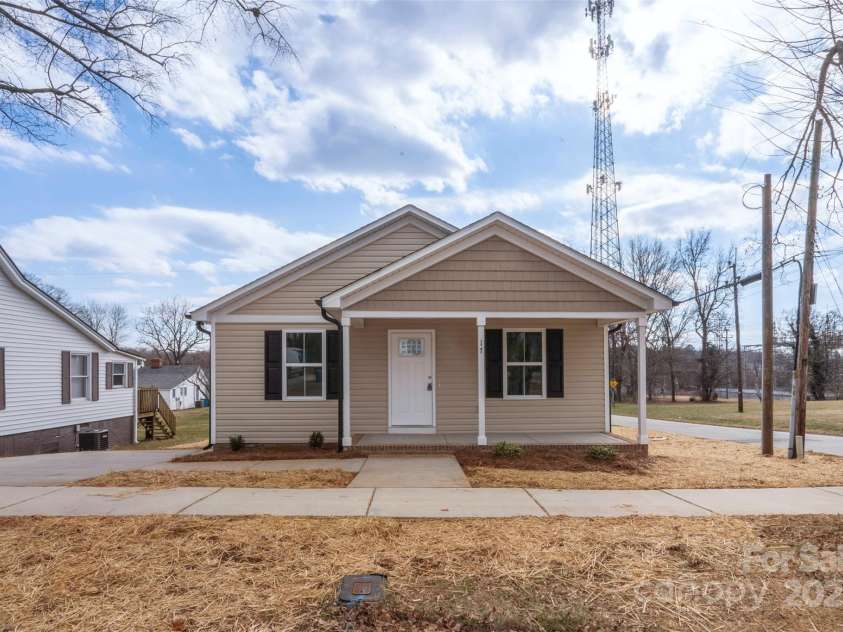 17 Arlington Street, Salisbury, NC 28144.  MLS# CAR4206284, YatesRealty ID 23313. 
