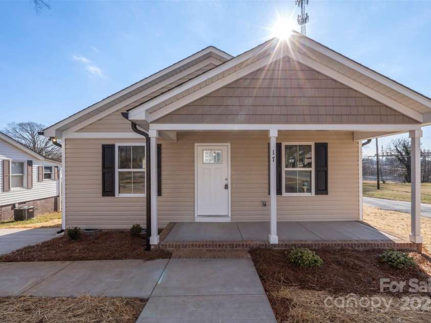 17 Arlington Street, Salisbury, NC 28144.  MLS# CAR4206284, YatesRealty ID 23313. 