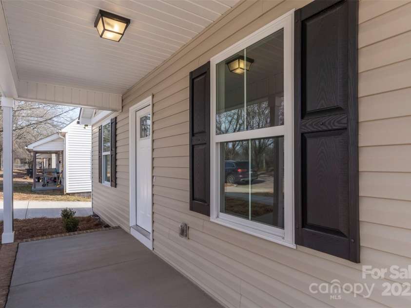 17 Arlington Street, Salisbury, NC 28144.  MLS# CAR4206284, YatesRealty ID 23313. 