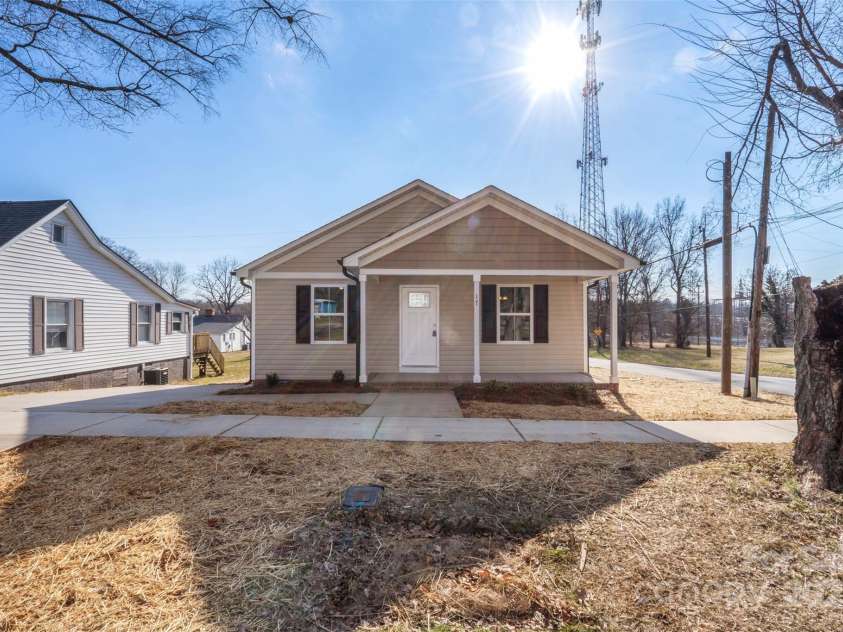 17 Arlington Street, Salisbury, NC 28144.  MLS# CAR4206284, YatesRealty ID 23313. 