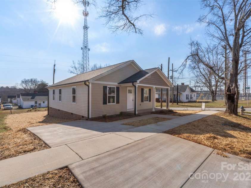 17 Arlington Street, Salisbury, NC 28144.  MLS# CAR4206284, YatesRealty ID 23313. 