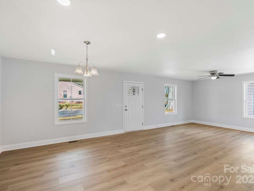 17 Arlington Street, Salisbury, NC 28144.  MLS# CAR4206284, YatesRealty ID 23313. 