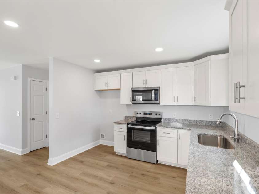 17 Arlington Street, Salisbury, NC 28144.  MLS# CAR4206284, YatesRealty ID 23313. 