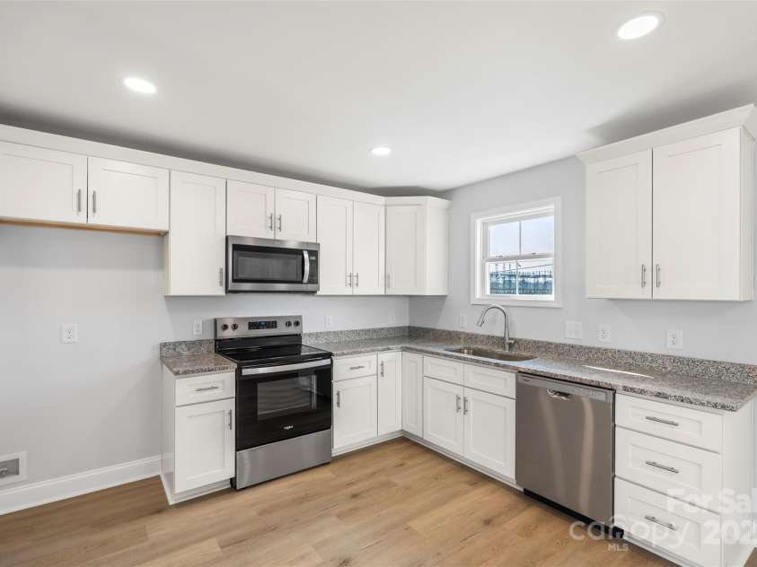 17 Arlington Street, Salisbury, NC 28144.  MLS# CAR4206284, YatesRealty ID 23313. 