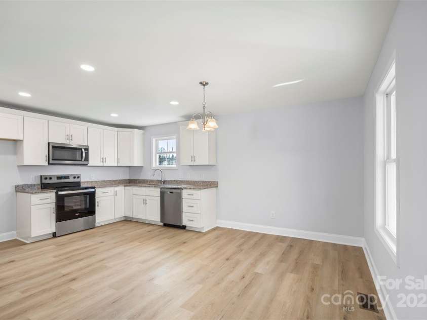 17 Arlington Street, Salisbury, NC 28144.  MLS# CAR4206284, YatesRealty ID 23313. 