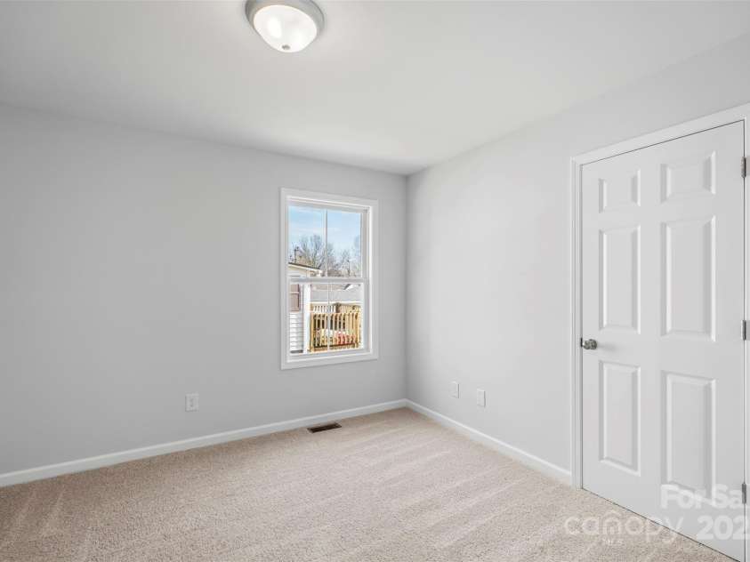 17 Arlington Street, Salisbury, NC 28144.  MLS# CAR4206284, YatesRealty ID 23313. 