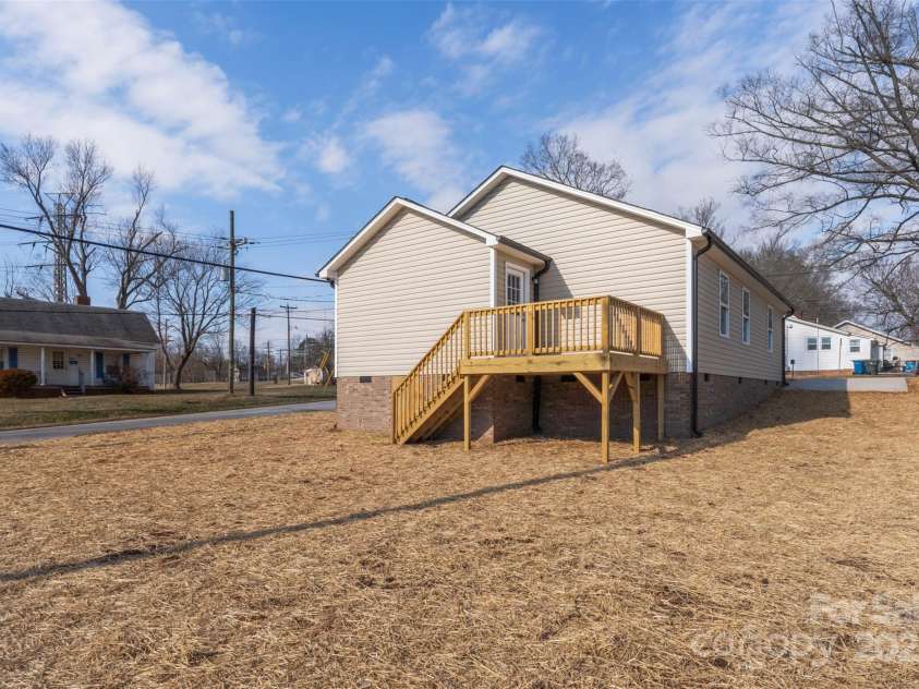 17 Arlington Street, Salisbury, NC 28144.  MLS# CAR4206284, YatesRealty ID 23313. 