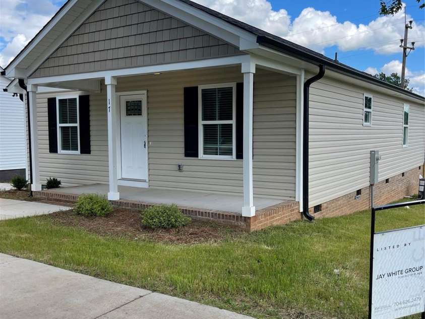 17 Arlington Street, Salisbury, NC 28144.  MLS# CAR4206284, YatesRealty ID 23313. 