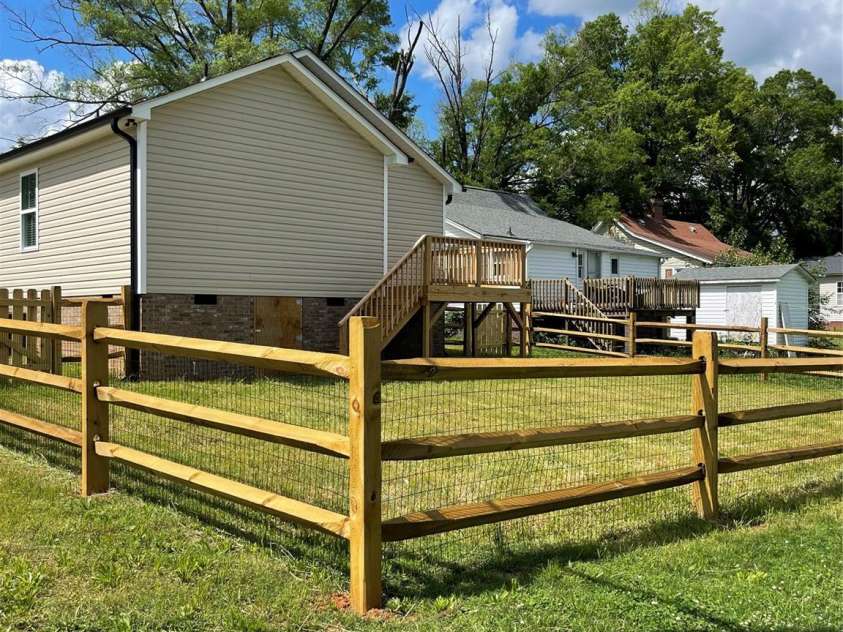 17 Arlington Street, Salisbury, NC 28144.  MLS# CAR4206284, YatesRealty ID 23313. 