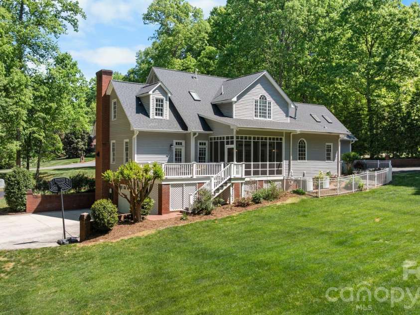2953 Ninth Tee Drive, Newton, NC 28658.  MLS# CAR4370271, YatesRealty ID 23313. 