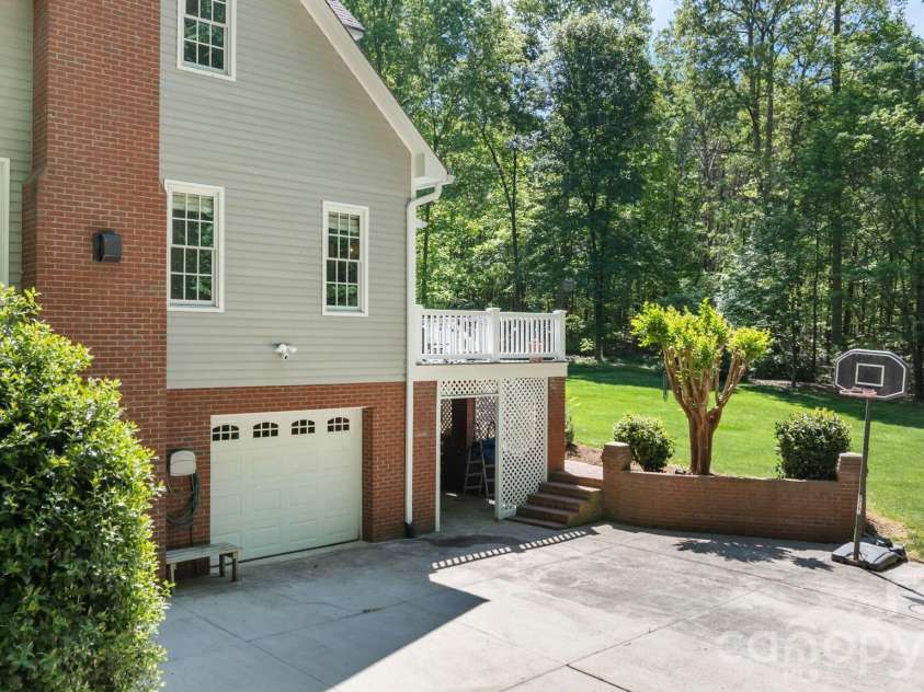 2953 Ninth Tee Drive, Newton, NC 28658.  MLS# CAR4370271, YatesRealty ID 23313. 