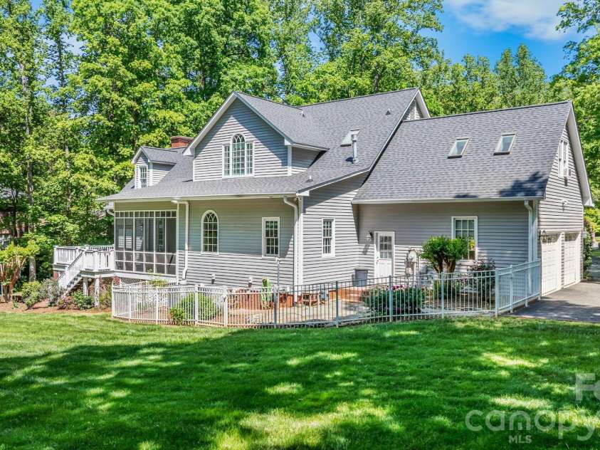 2953 Ninth Tee Drive, Newton, NC 28658.  MLS# CAR4370271, YatesRealty ID 23313. 