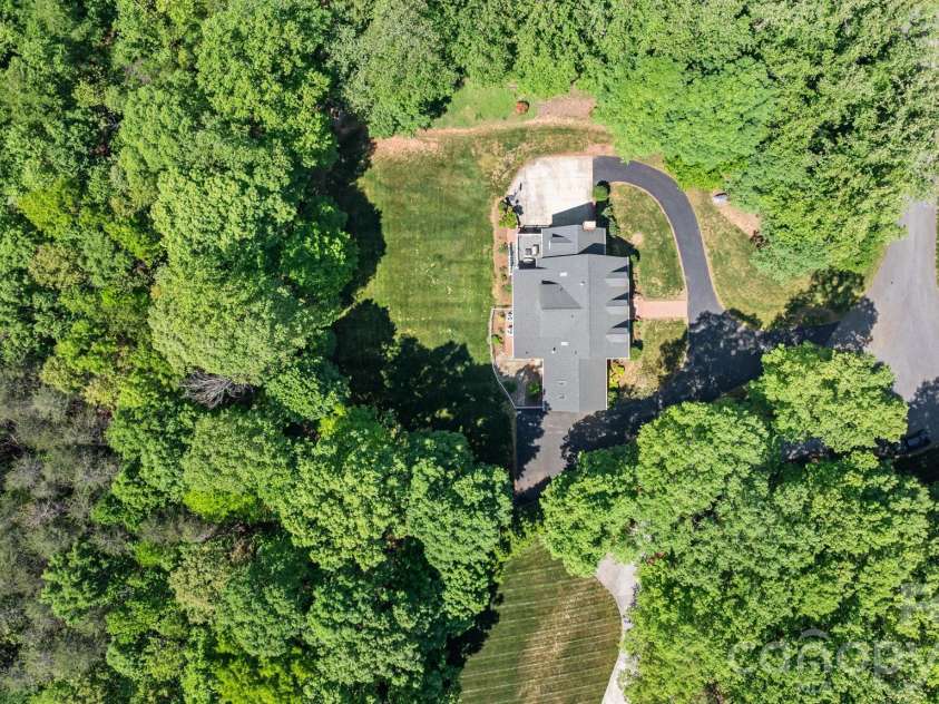 2953 Ninth Tee Drive, Newton, NC 28658.  MLS# CAR4370271, YatesRealty ID 23313. 