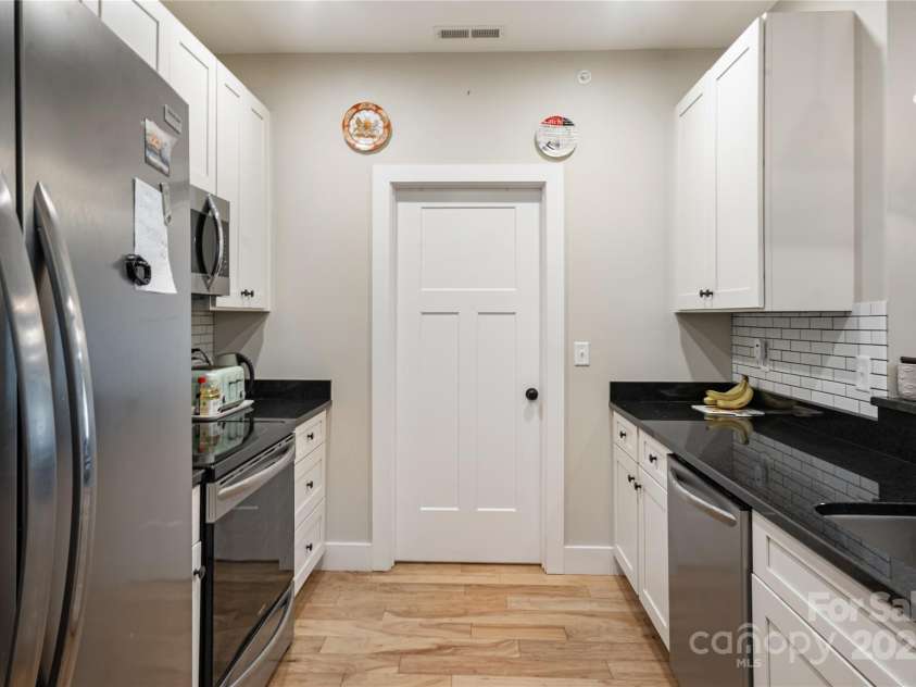 124 Foxden Drive, Fletcher, NC 28732.  MLS# CAR4244379, YatesRealty ID 23317. 