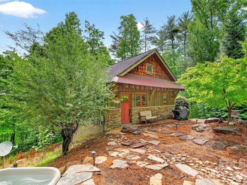 159 Osprey Roost Drive, Nebo, NC 28761.  MLS# CAR4380380, YatesRealty ID 23317. 
