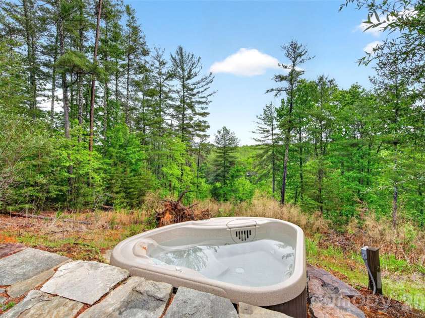 159 Osprey Roost Drive, Nebo, NC 28761.  MLS# CAR4380380, YatesRealty ID 23317. 