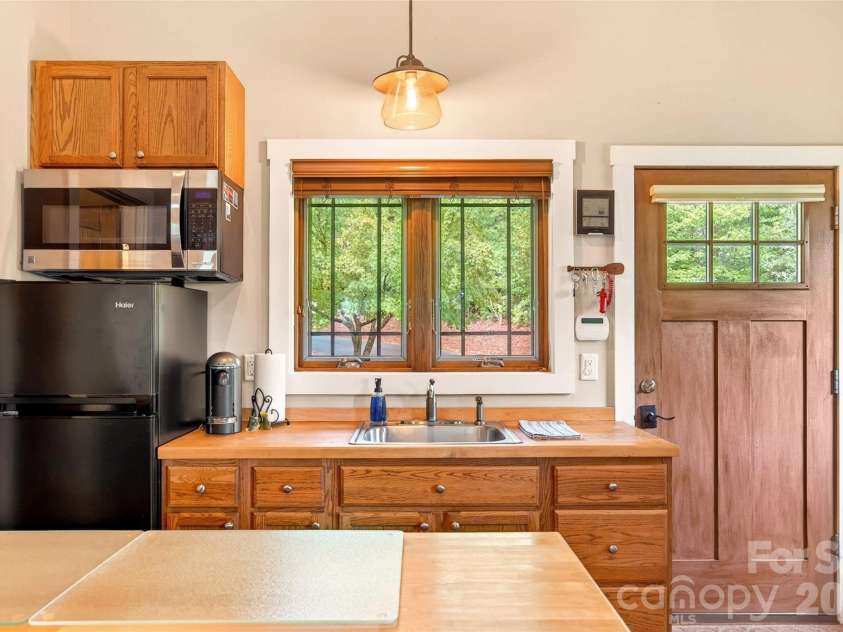 159 Osprey Roost Drive, Nebo, NC 28761.  MLS# CAR4380380, YatesRealty ID 23317. 