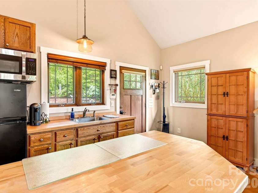 159 Osprey Roost Drive, Nebo, NC 28761.  MLS# CAR4380380, YatesRealty ID 23317. 
