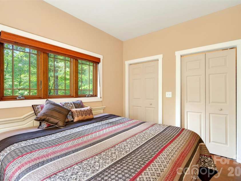 159 Osprey Roost Drive, Nebo, NC 28761.  MLS# CAR4380380, YatesRealty ID 23317. 