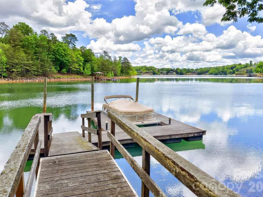159 Osprey Roost Drive, Nebo, NC 28761.  MLS# CAR4380380, YatesRealty ID 23317. Deeded Boat Slip 