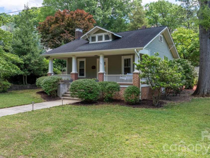 722 Broad Street, Statesville, NC 28677.  MLS# CAR4382315, YatesRealty ID 23318. 