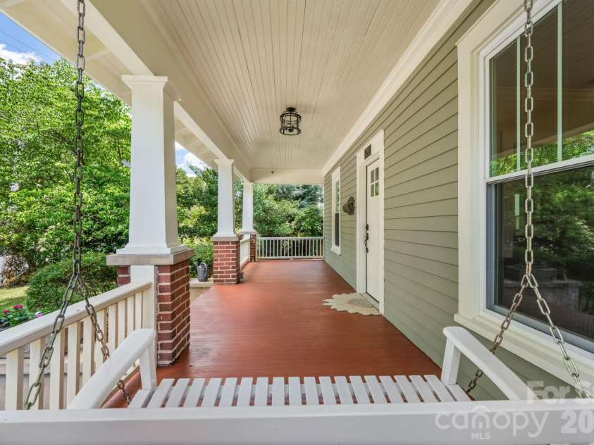 722 Broad Street, Statesville, NC 28677.  MLS# CAR4382315, YatesRealty ID 23318. 