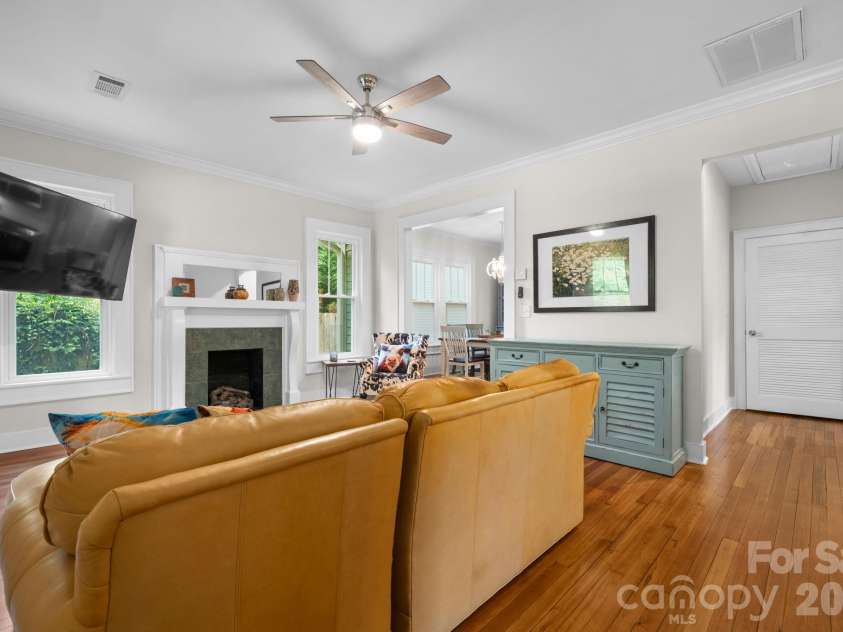 722 Broad Street, Statesville, NC 28677.  MLS# CAR4382315, YatesRealty ID 23318. 