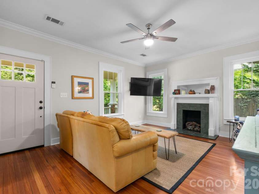 722 Broad Street, Statesville, NC 28677.  MLS# CAR4382315, YatesRealty ID 23318. 