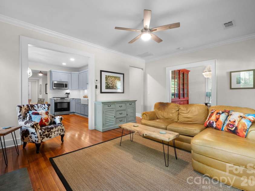 722 Broad Street, Statesville, NC 28677.  MLS# CAR4382315, YatesRealty ID 23318. 