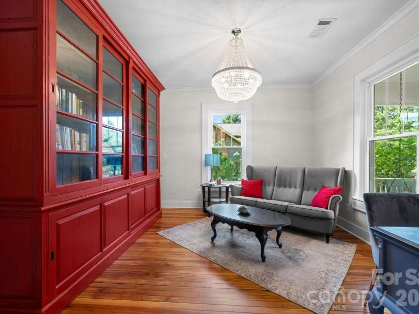 722 Broad Street, Statesville, NC 28677.  MLS# CAR4382315, YatesRealty ID 23318. 