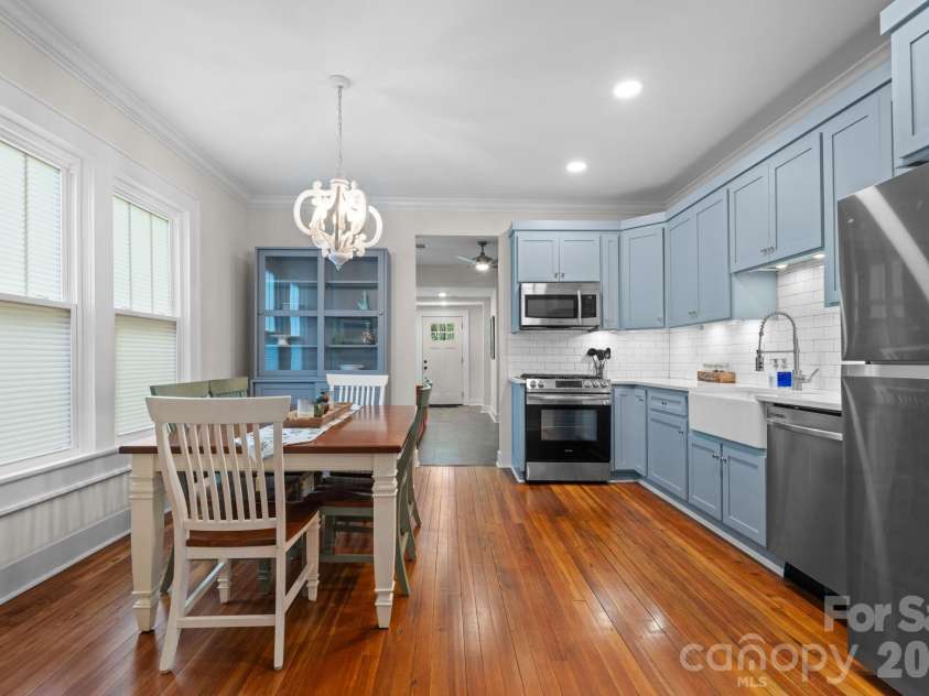 722 Broad Street, Statesville, NC 28677.  MLS# CAR4382315, YatesRealty ID 23318. 