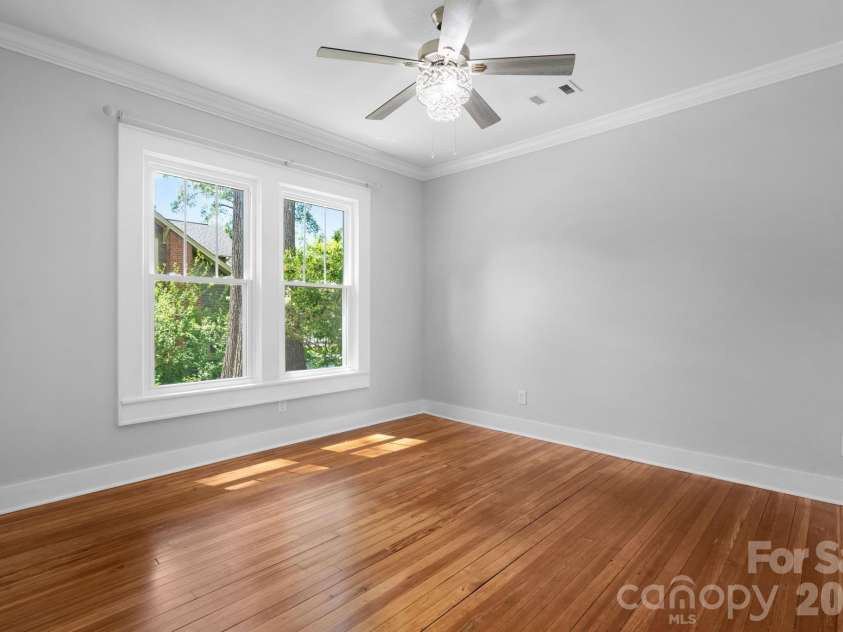 722 Broad Street, Statesville, NC 28677.  MLS# CAR4382315, YatesRealty ID 23318. 