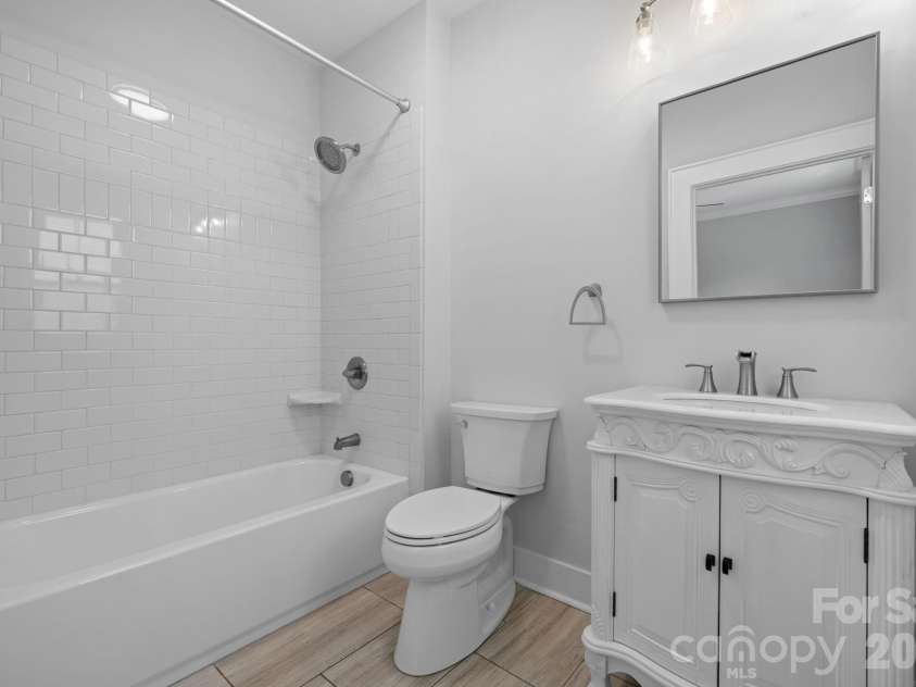722 Broad Street, Statesville, NC 28677.  MLS# CAR4382315, YatesRealty ID 23318. 