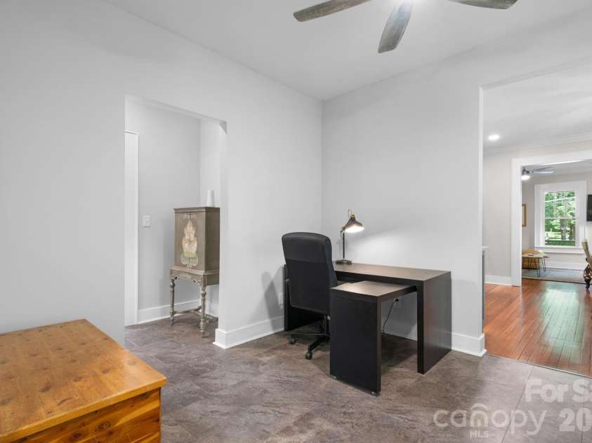 722 Broad Street, Statesville, NC 28677.  MLS# CAR4382315, YatesRealty ID 23318. 