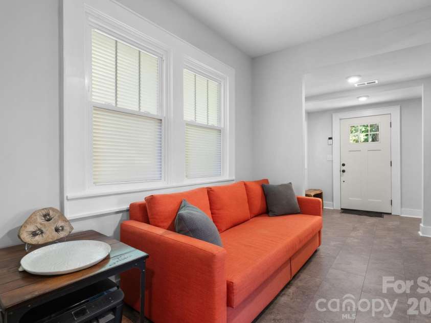 722 Broad Street, Statesville, NC 28677.  MLS# CAR4382315, YatesRealty ID 23318. 