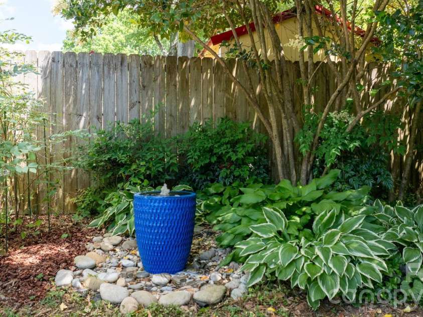 722 Broad Street, Statesville, NC 28677.  MLS# CAR4382315, YatesRealty ID 23318. 