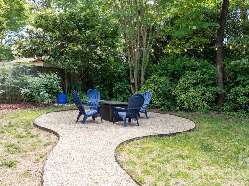722 Broad Street, Statesville, NC 28677.  MLS# CAR4382315, YatesRealty ID 23318. 
