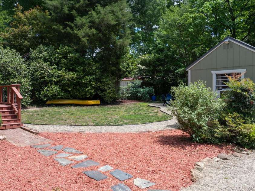 722 Broad Street, Statesville, NC 28677.  MLS# CAR4382315, YatesRealty ID 23318. 