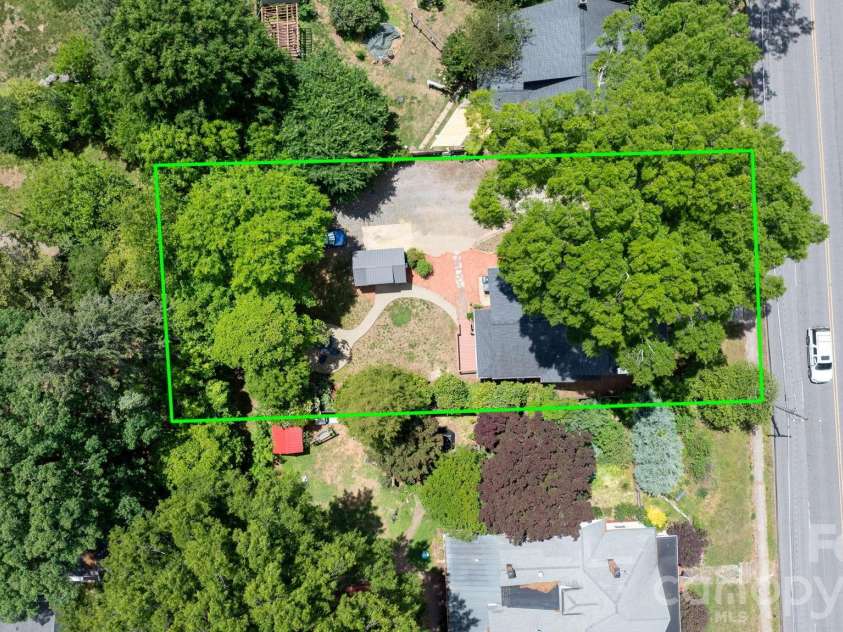 722 Broad Street, Statesville, NC 28677.  MLS# CAR4382315, YatesRealty ID 23318. 