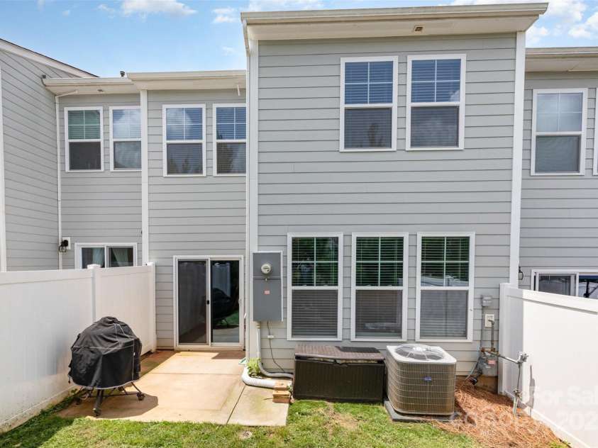 724 Little Bluestem Drive, Lake Wylie, SC 29710.  MLS# CAR4260356, YatesRealty ID 23318. 